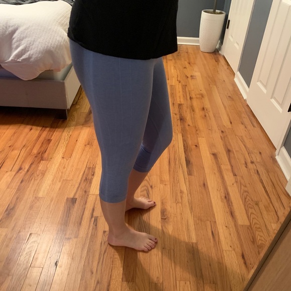 Lululemon Periwinkle In The Flow Crop - Picture 4 of 5